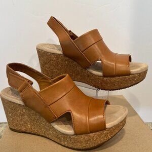 Clark’s Annadel Sand Nubuck Wedge Sandal Open Toed Slingback Size 7.5